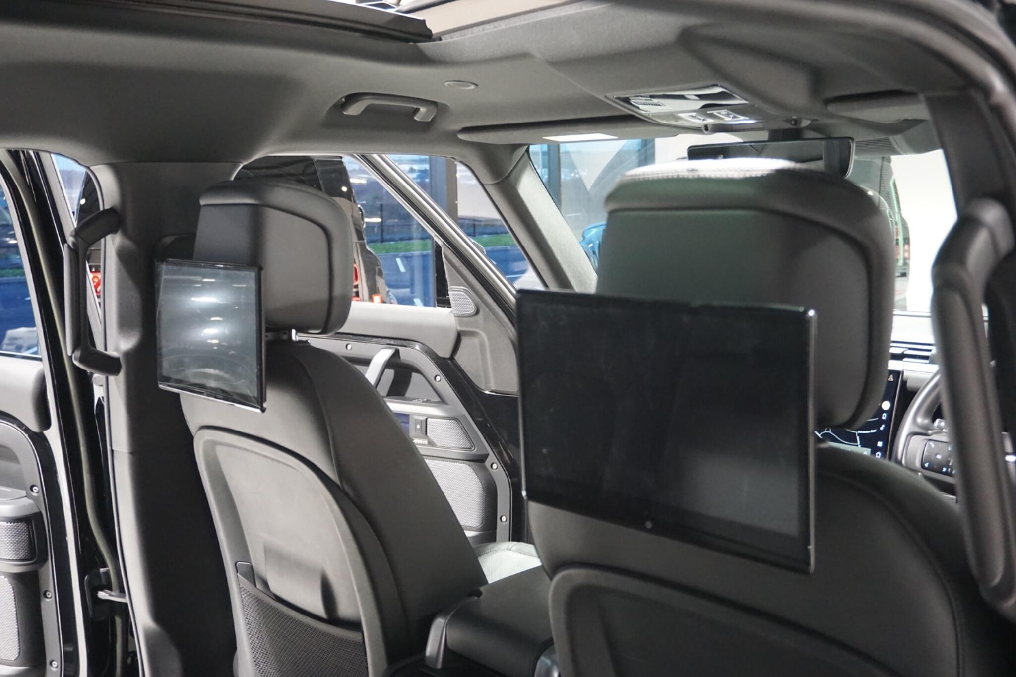 Land Rover Defender 110 3.0 D300 MHEV X-Dynamic HSE SUV 5dr Diesel Auto 4WD Euro 6 (s/s) (300 ps)